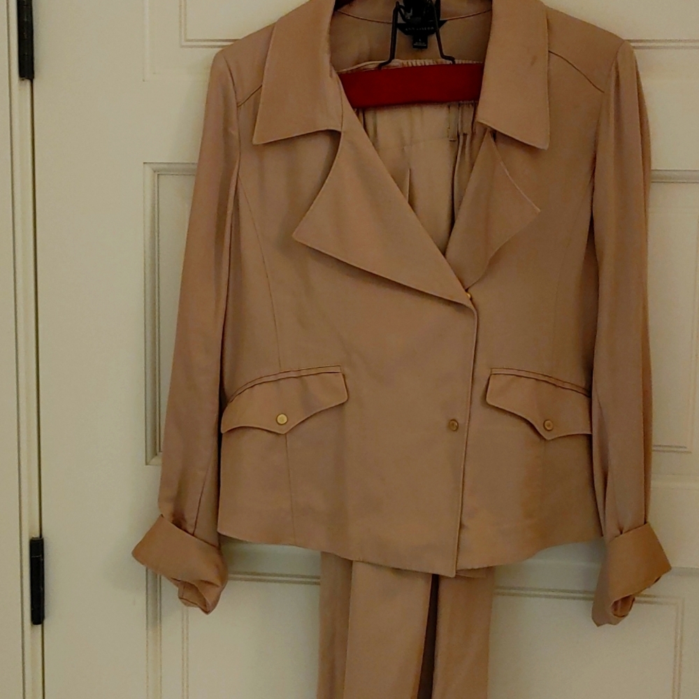 Two piece Ann Taylor Size L beige ensemble.